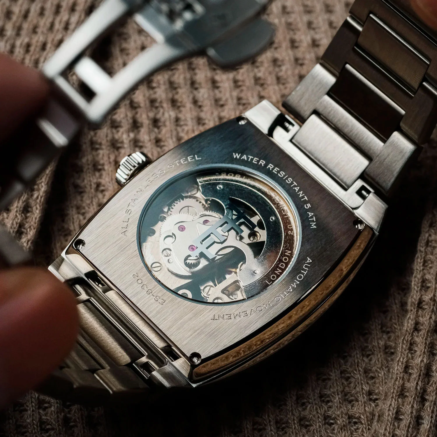 Earnshaw ES-8302-22